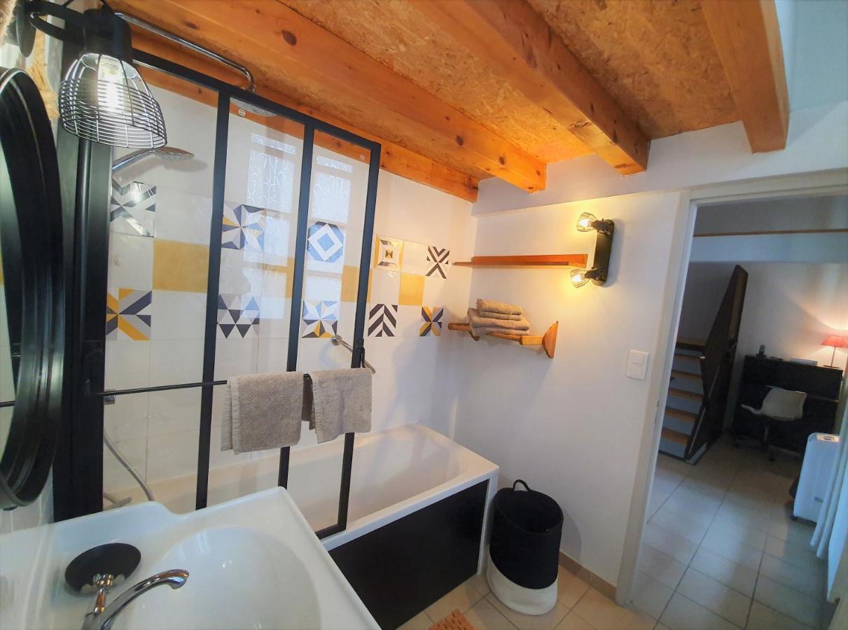 Maison De Village Facon Loft, Avec Cour Et Airco, Dans Le Centre Historique