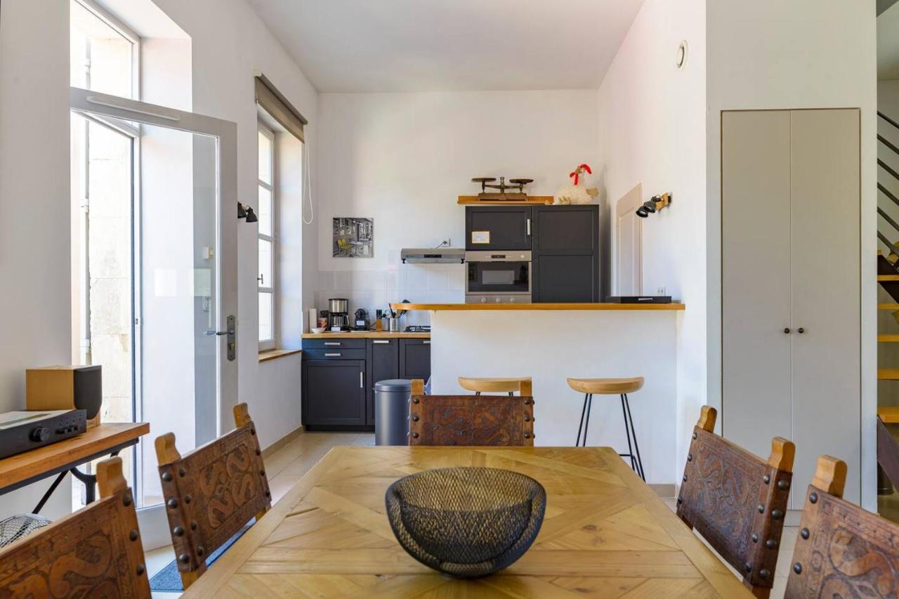 Maison De Village Facon Loft, Avec Cour Et Airco, Dans Le Centre Historique *